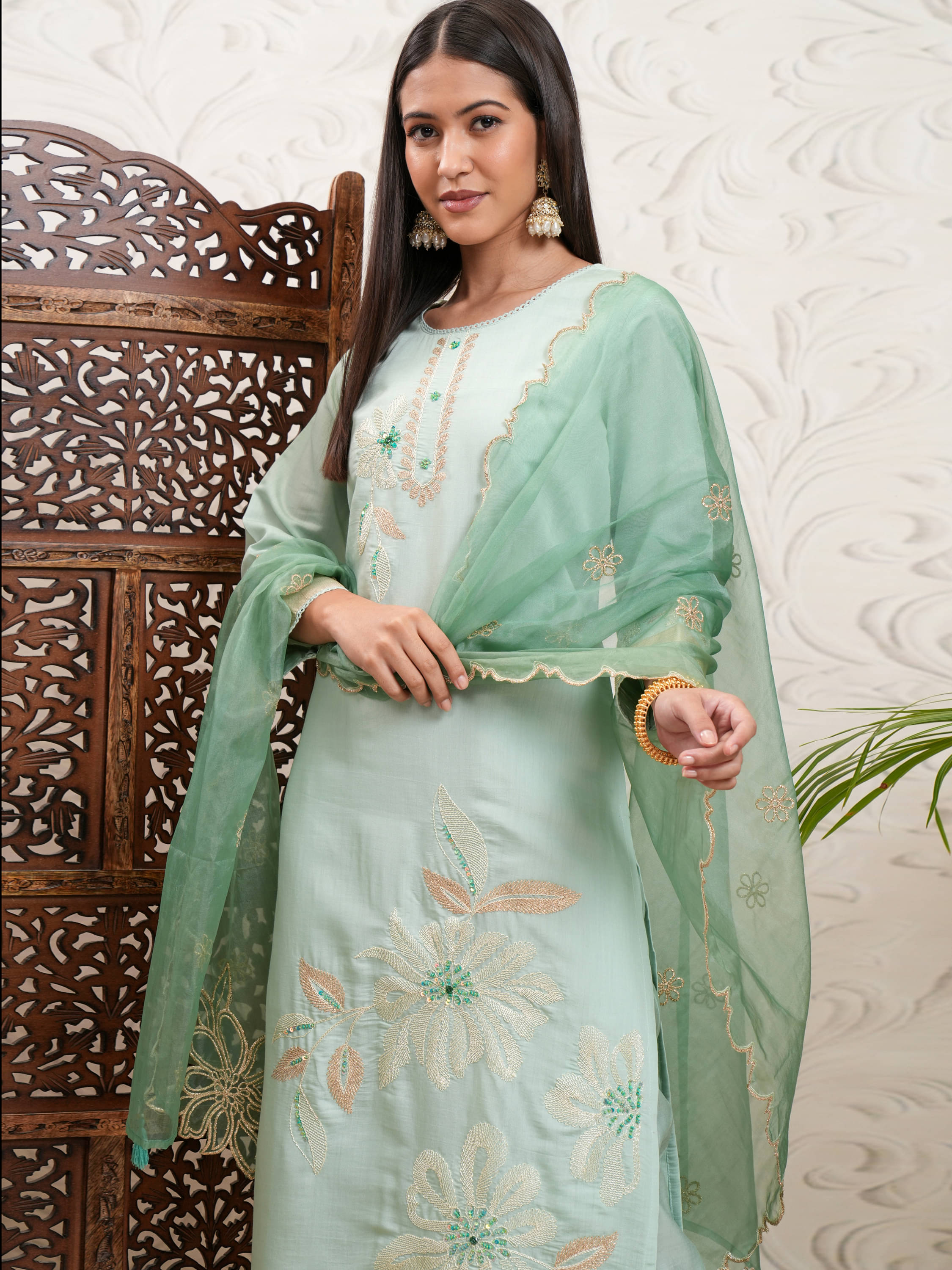     			Vishudh Women Viscose Self Design Straight Kurti With Pants ( Green )
