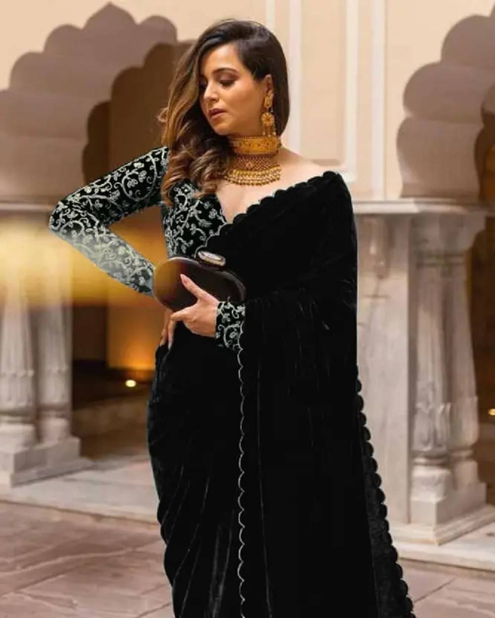     			PALKAANO Velvet Embroidered Regular Saree With Unstitched Blouse Piece ( Black )