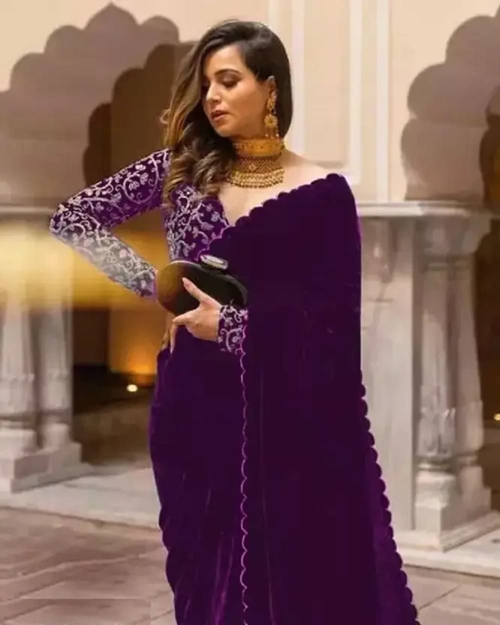     			PALKAANO Velvet Embroidered Regular Saree With Unstitched Blouse Piece ( Brown )