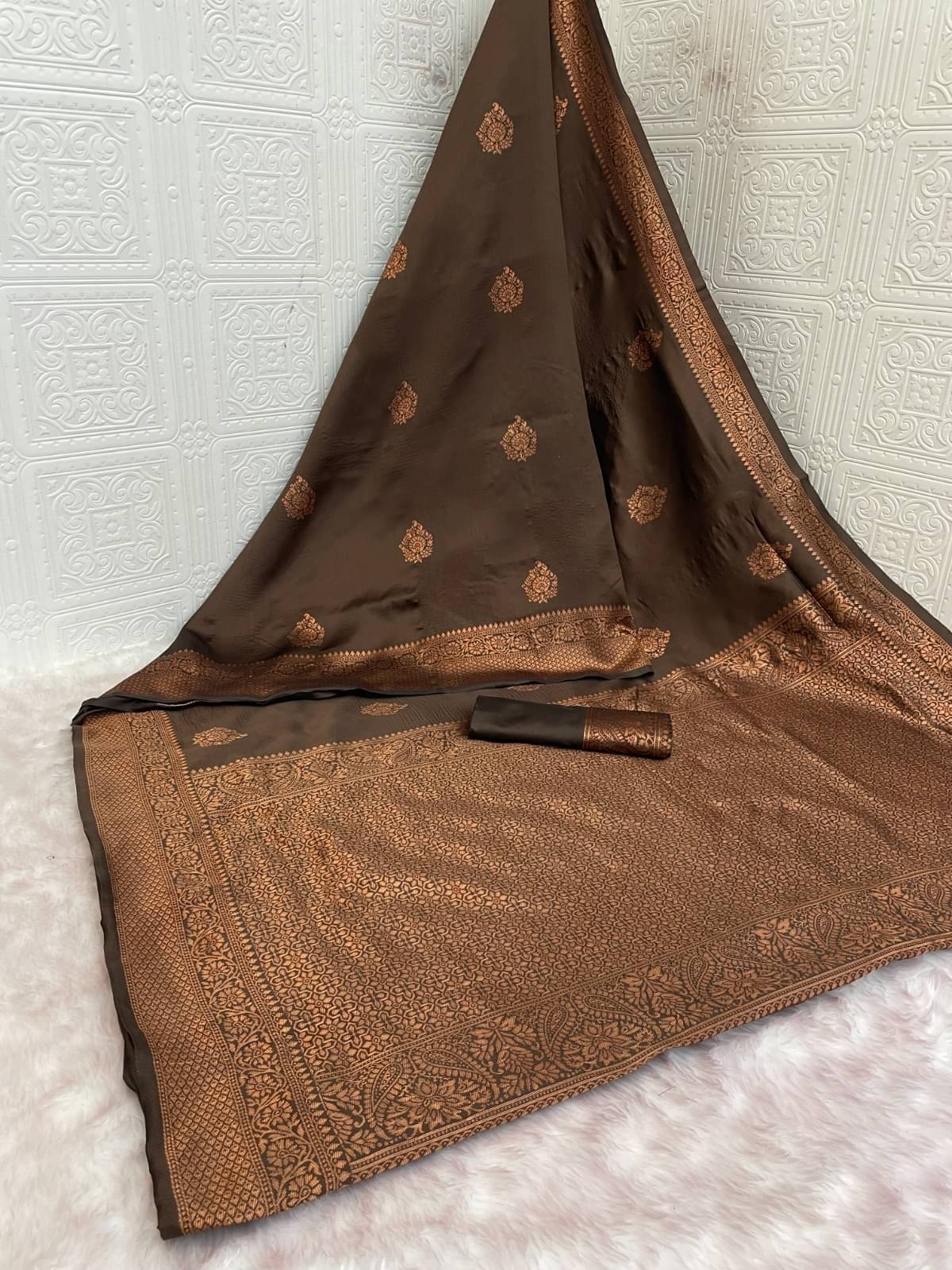     			SHIRODHARI Art Silk Woven Kanjeevaram Sarees With Unstitched Blouse Piece ( Brown )