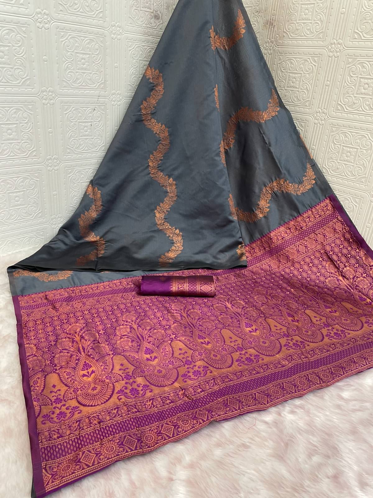     			SHIRODHARI Art Silk Woven Kanjeevaram Sarees With Unstitched Blouse Piece ( Grey )