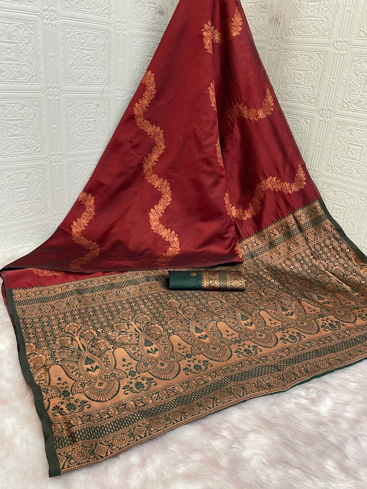     			SHIRODHARI Art Silk Woven Kanjeevaram Sarees With Unstitched Blouse Piece ( Maroon )