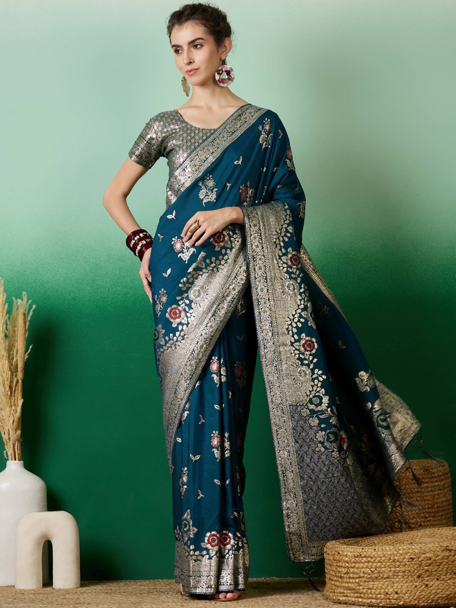     			Shree Mahantam Cotton Embellished Banarasi saree With Unstitched Blouse Piece ( Teal )