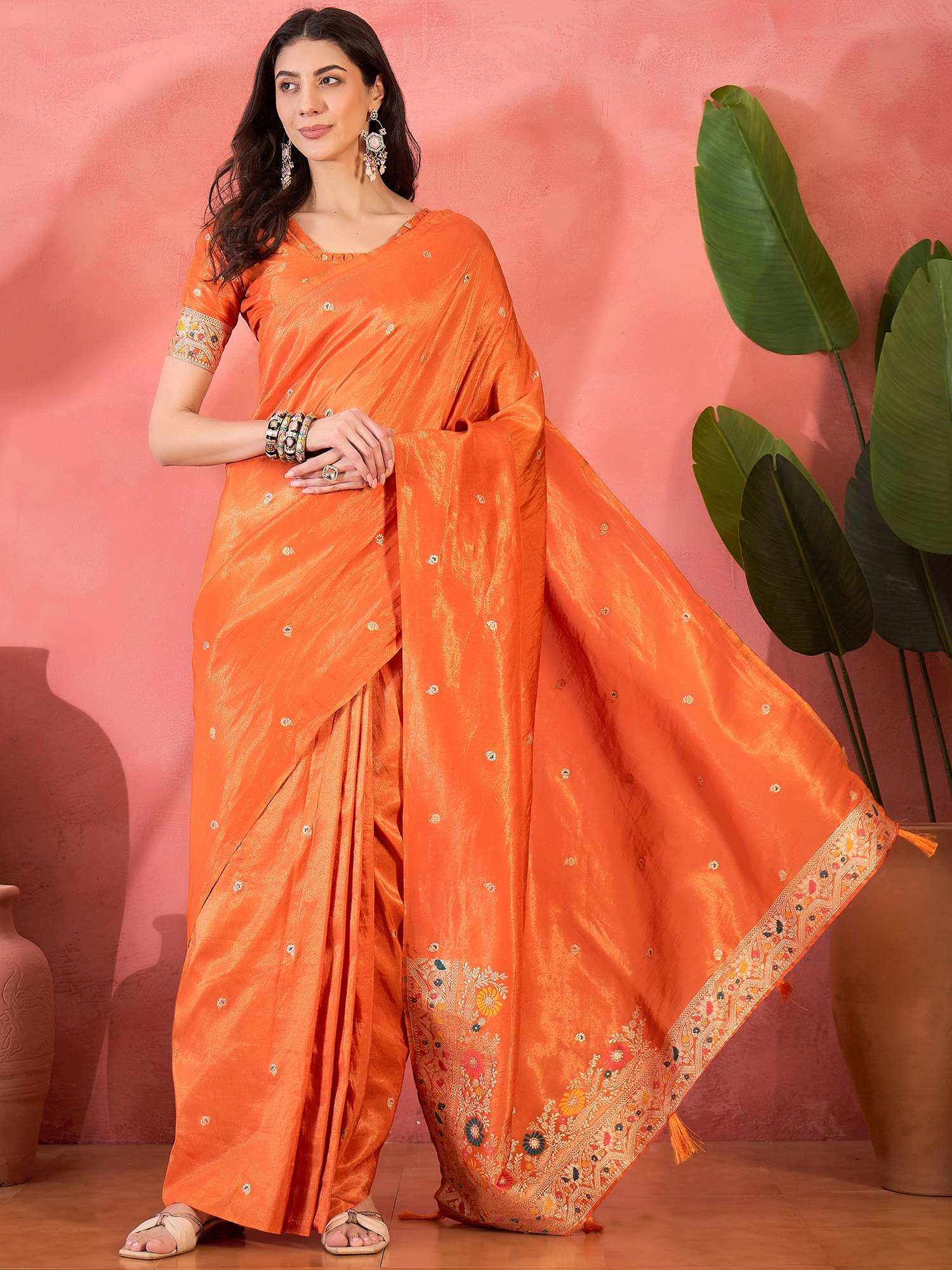     			Shree Mahantam Shimmer Applique Banarasi saree With Unstitched Blouse Piece ( Orange )