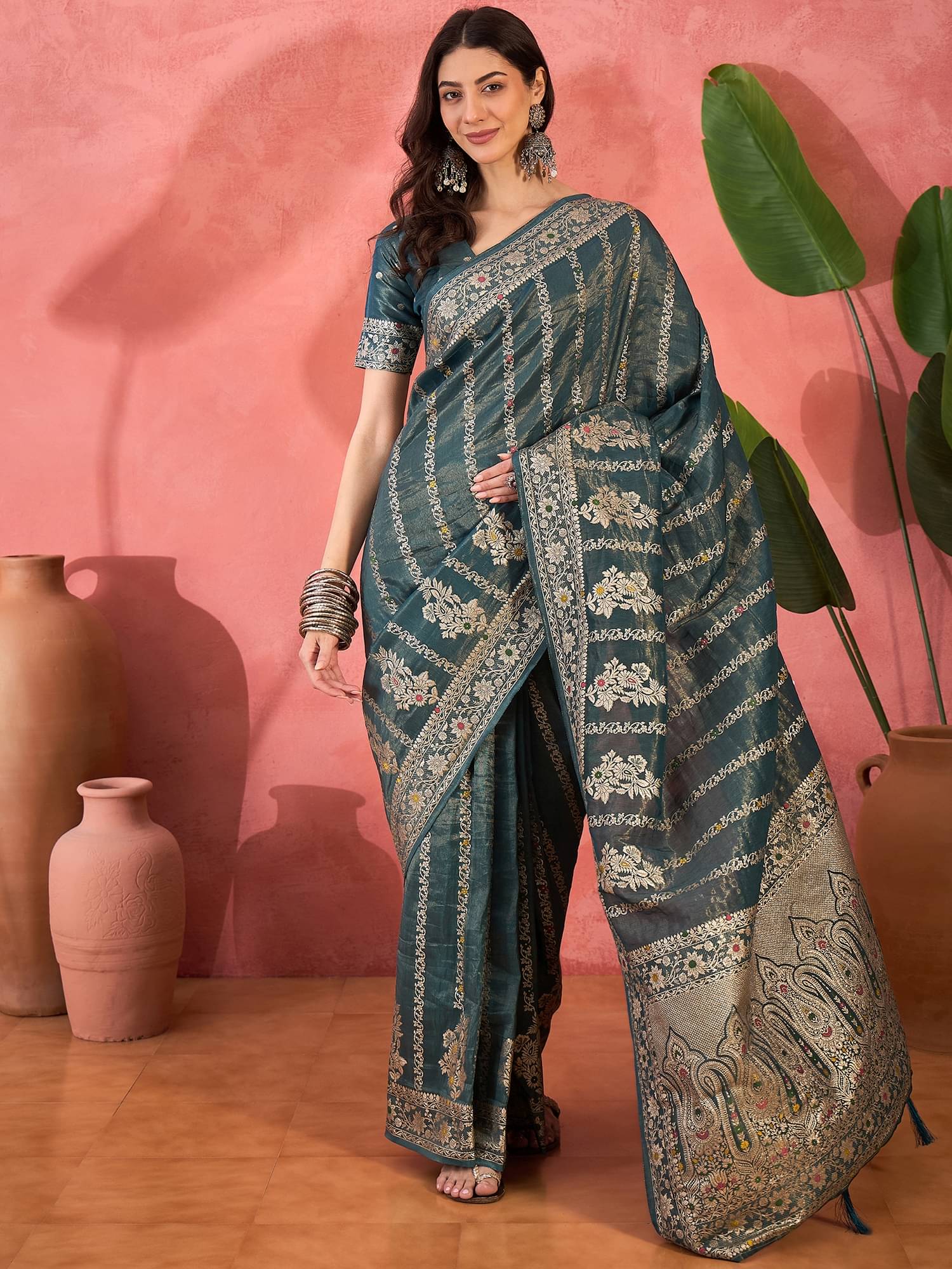     			Shree Mahantam Shimmer Embellished Banarasi saree With Unstitched Blouse Piece ( Teal )