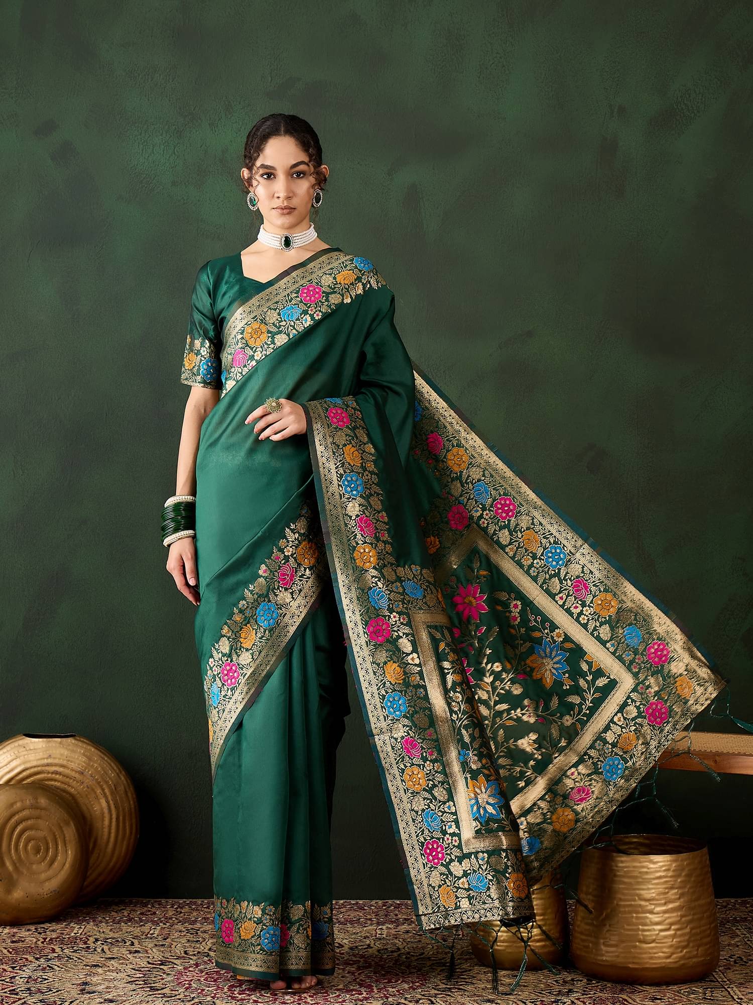     			Shree Mahantam Silk Blend Embellished Banarasi saree With Unstitched Blouse Piece ( Green )