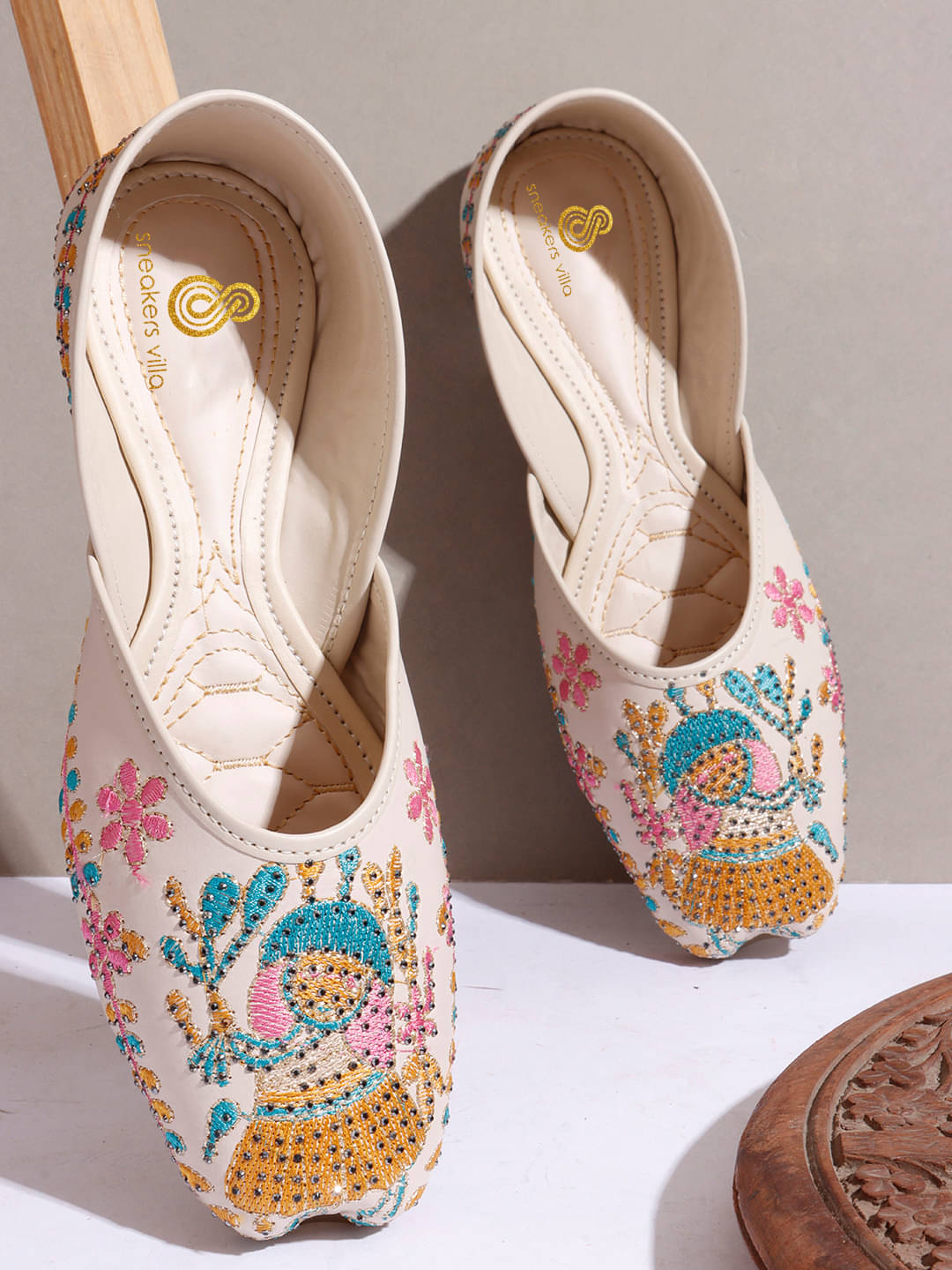     			Sneakersvilla Cream Women's Mojaris