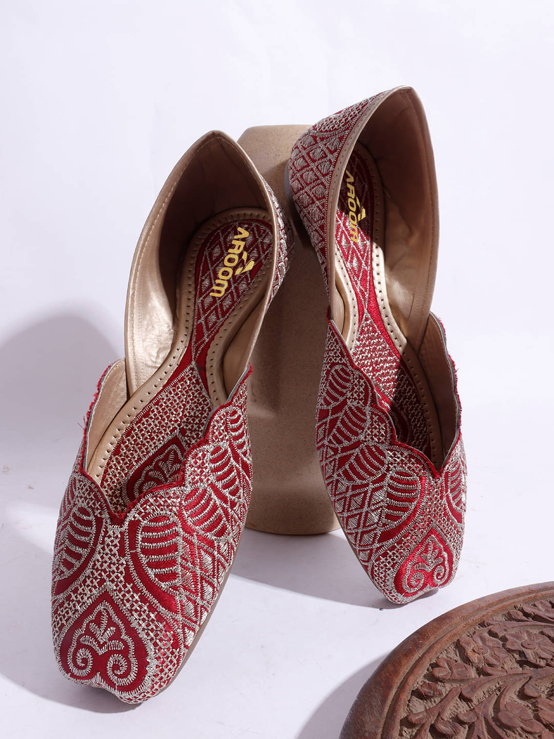    			Aroom Red Women's Mojaris