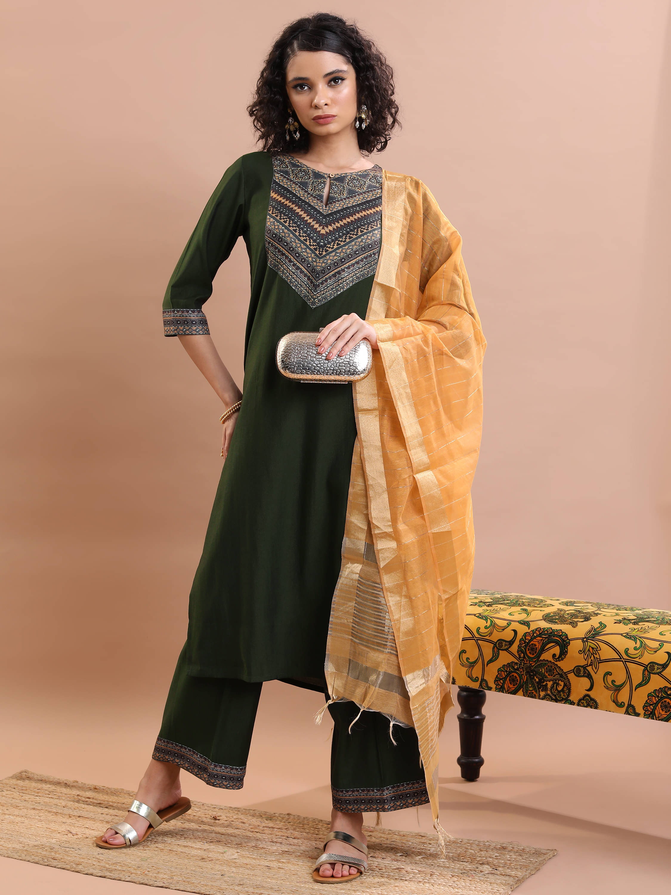 Vishudh Women Viscose Self Design Straight Kurti With Palazzo ( Green ) Vishudh Women Viscose Self Design Straight Kurti With Palazzo ( Green )
