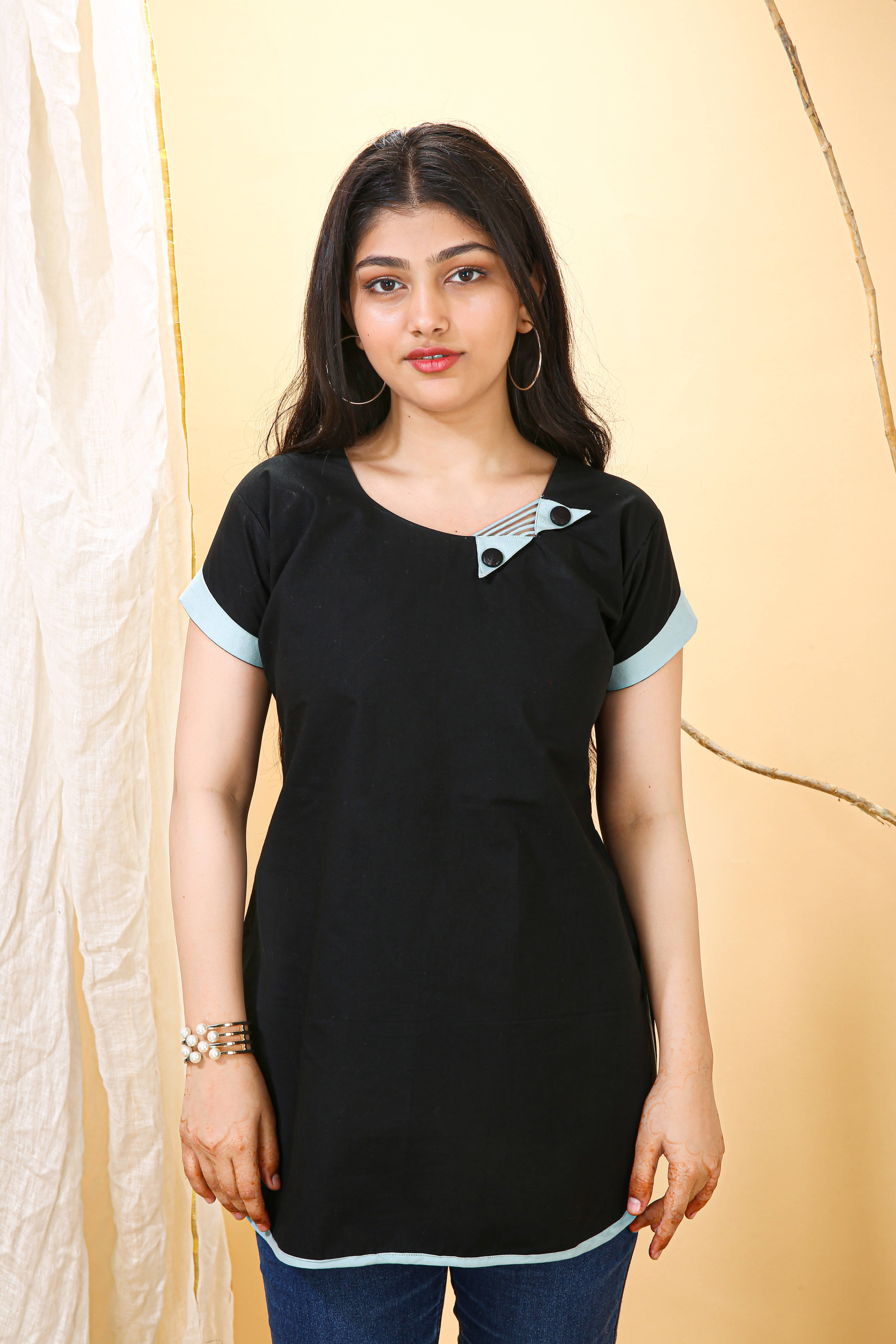     			FULPARI Women Cotton Self Design A-line Kurti ( Black )
