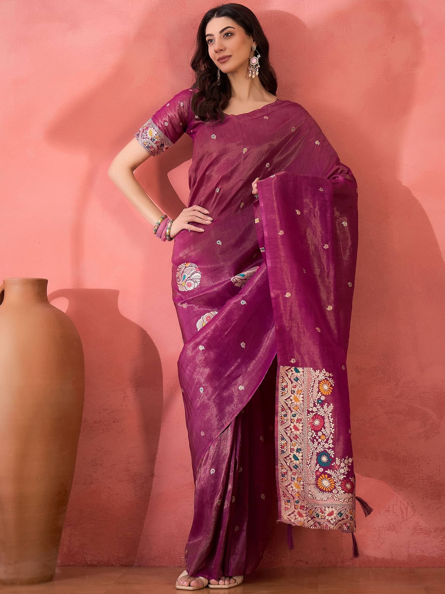     			Shree Mahantam Shimmer Applique Banarasi saree With Unstitched Blouse Piece ( Wine )