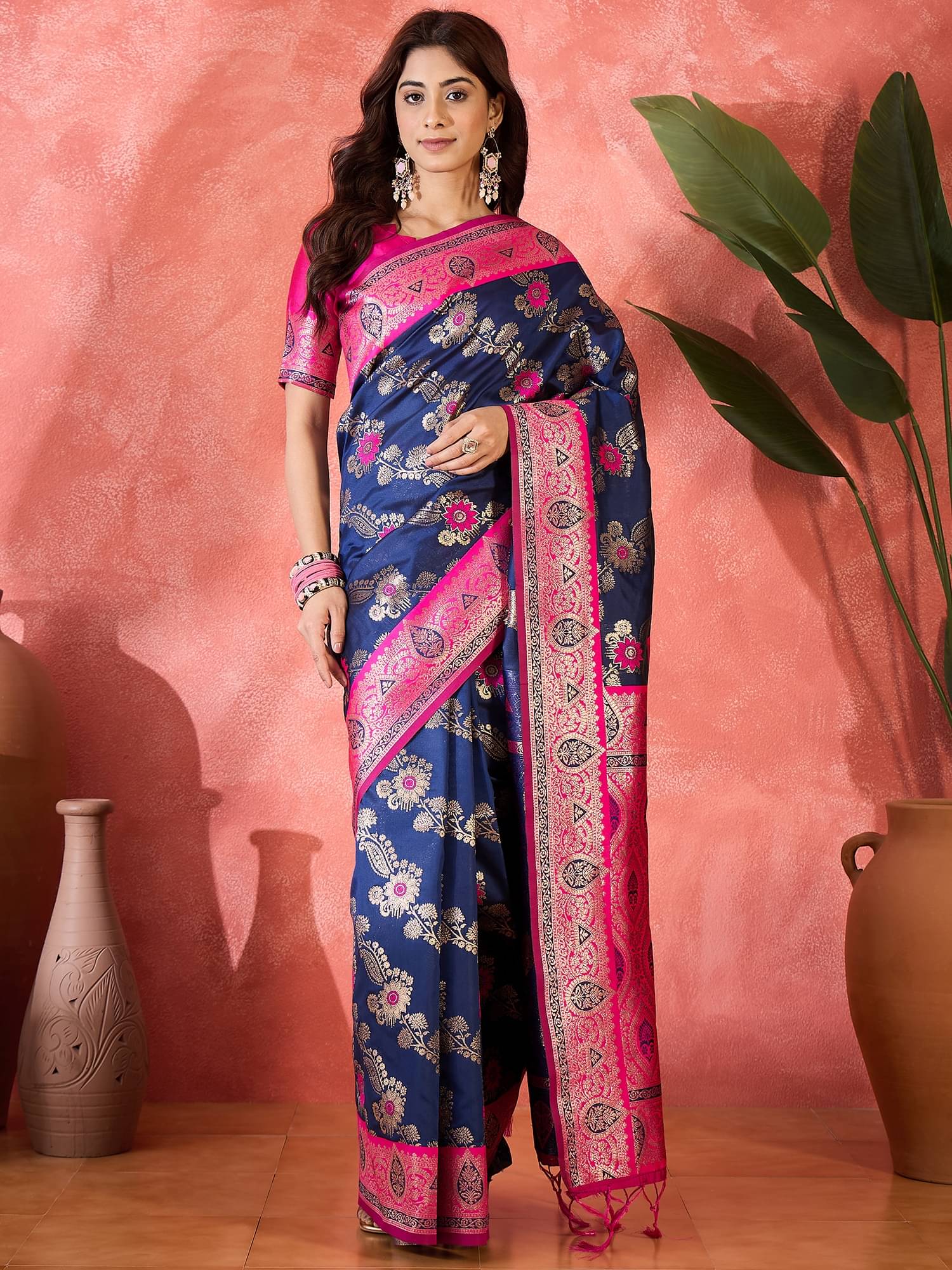     			Shree Mahantam Silk Blend Embellished Banarasi saree With Unstitched Blouse Piece ( Navy Blue )