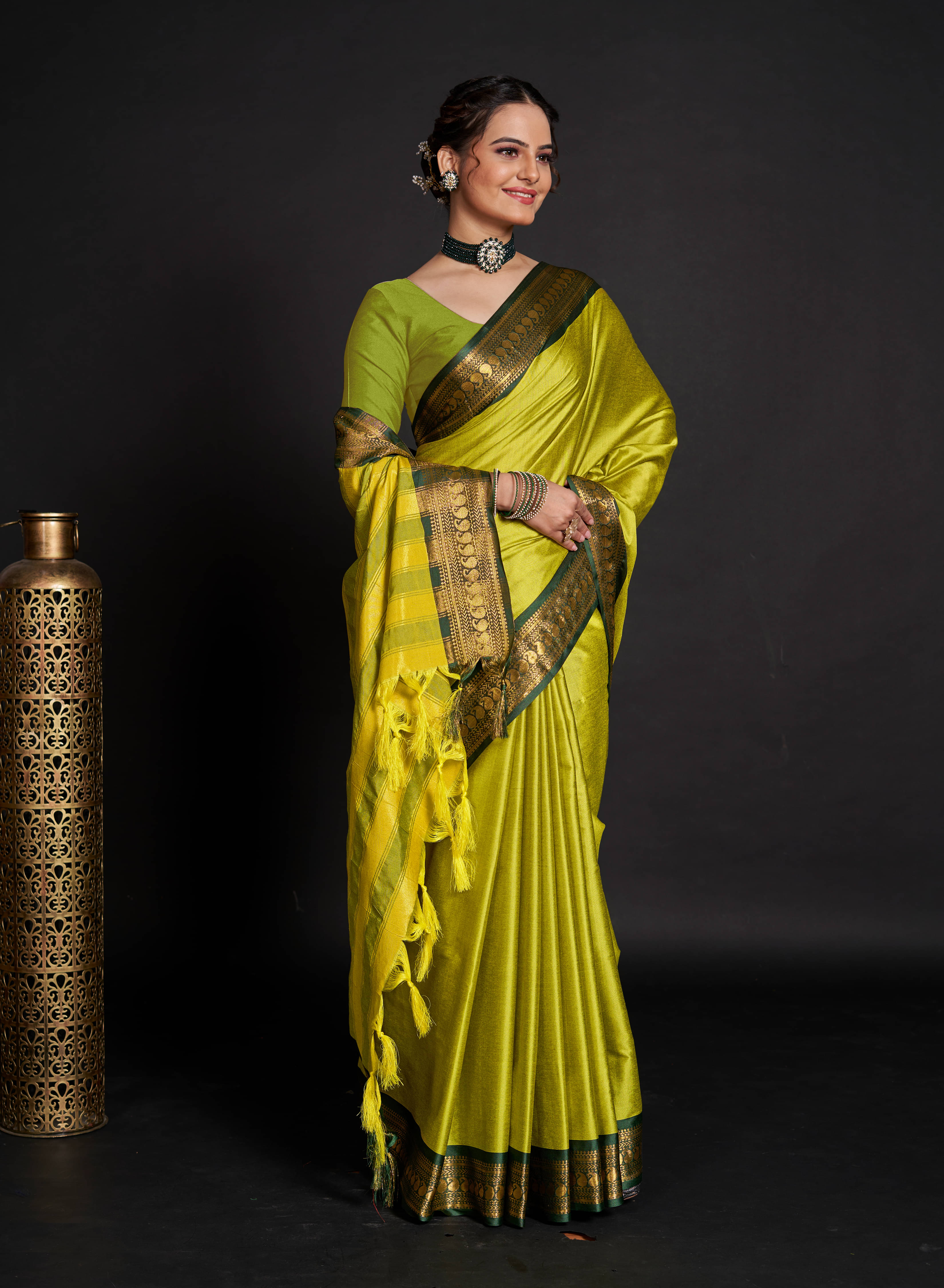 THE PRIVATE LABLE Georgette Striped Banarasi saree With Unstitched Blouse Piece ( LightGreen ) THE PRIVATE LABLE Georgette Striped Banarasi saree With Unstitched Blouse Piece ( LightGreen )
