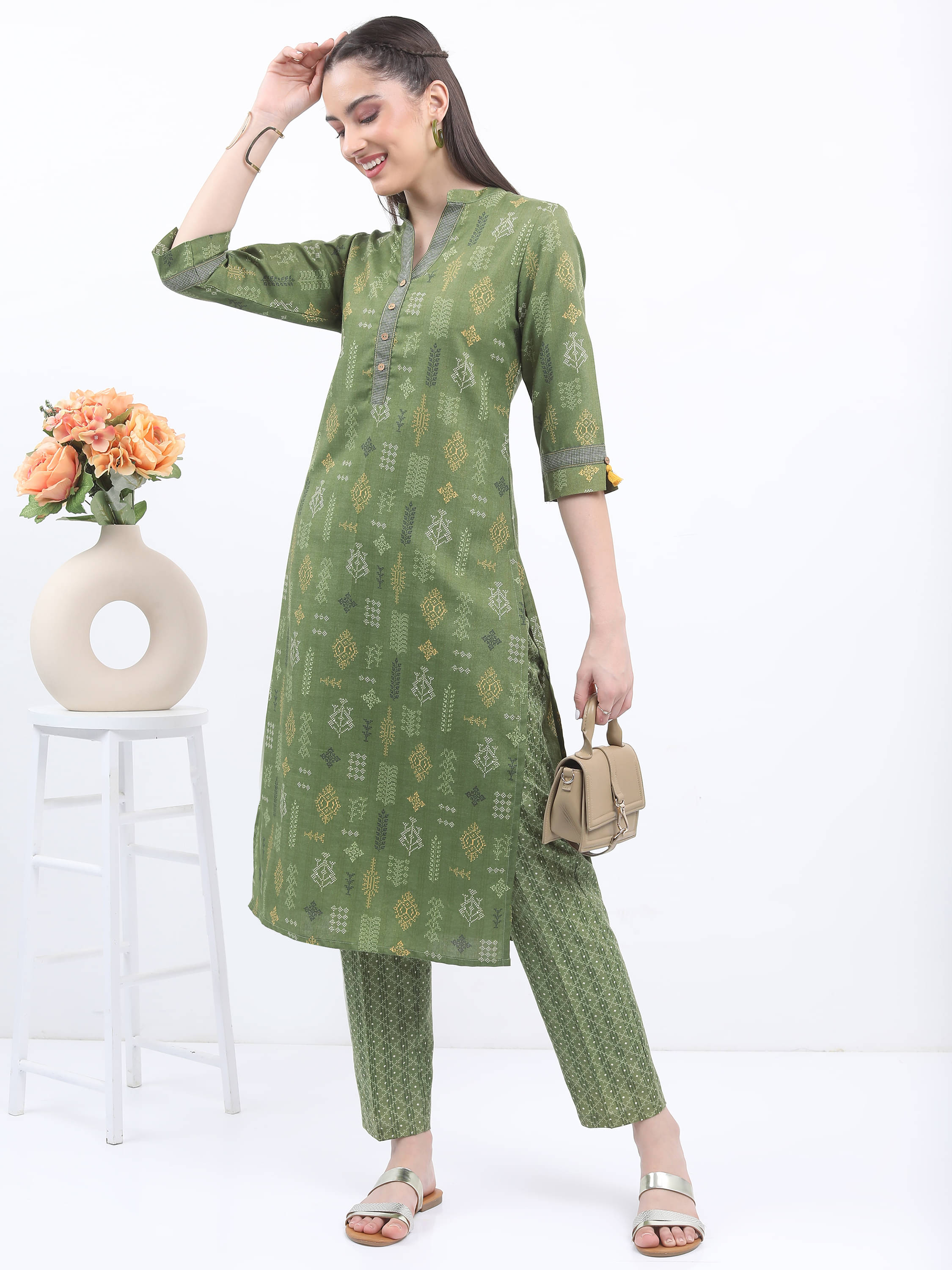 Vishudh Women Polyester Self Design Straight Kurti With Pants ( Green ) Vishudh Women Polyester Self Design Straight Kurti With Pants ( Green )