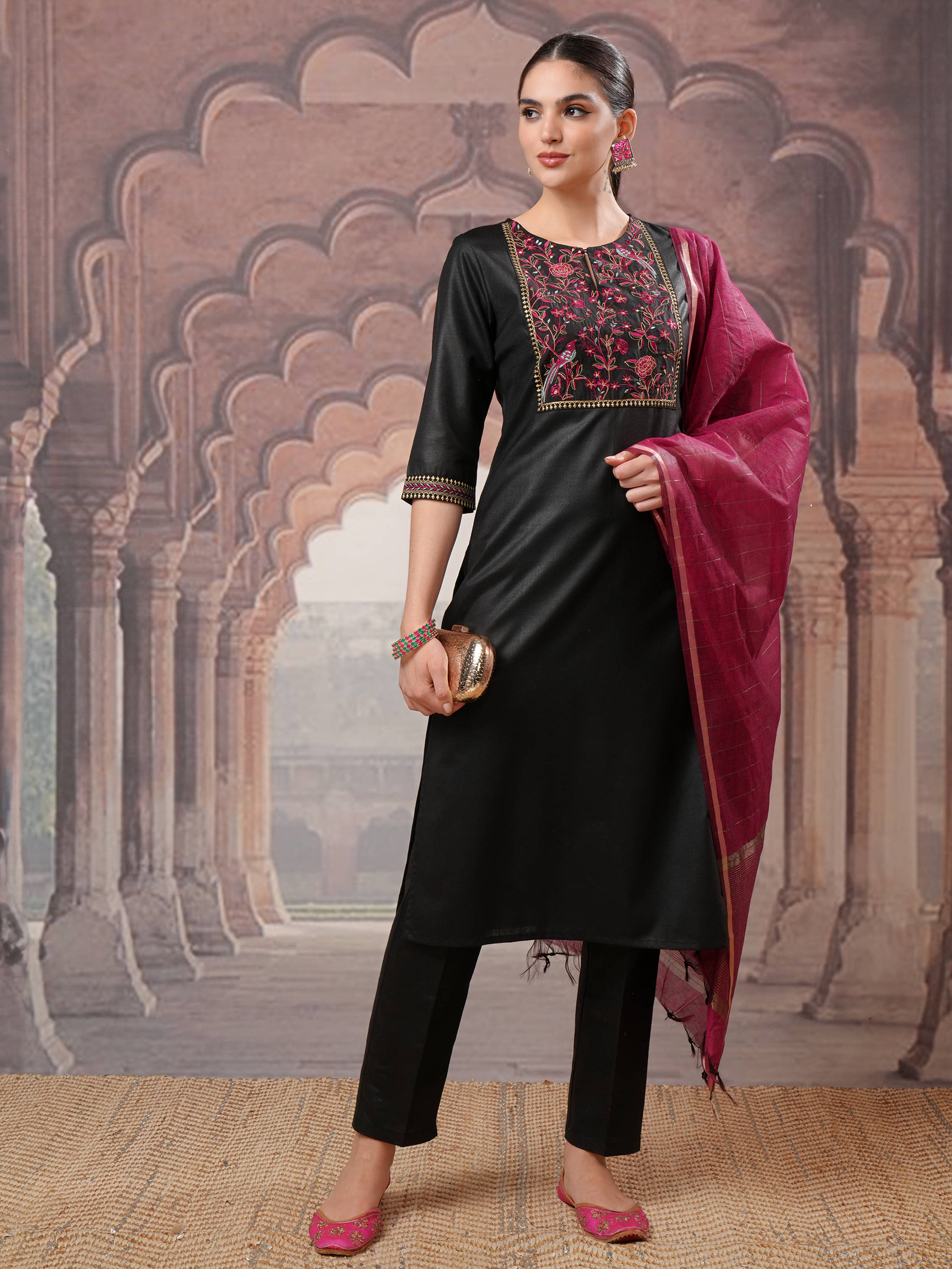 Vishudh Women Polyester Self Design Straight Kurti With Pants ( Black ) Vishudh Women Polyester Self Design Straight Kurti With Pants ( Black )
