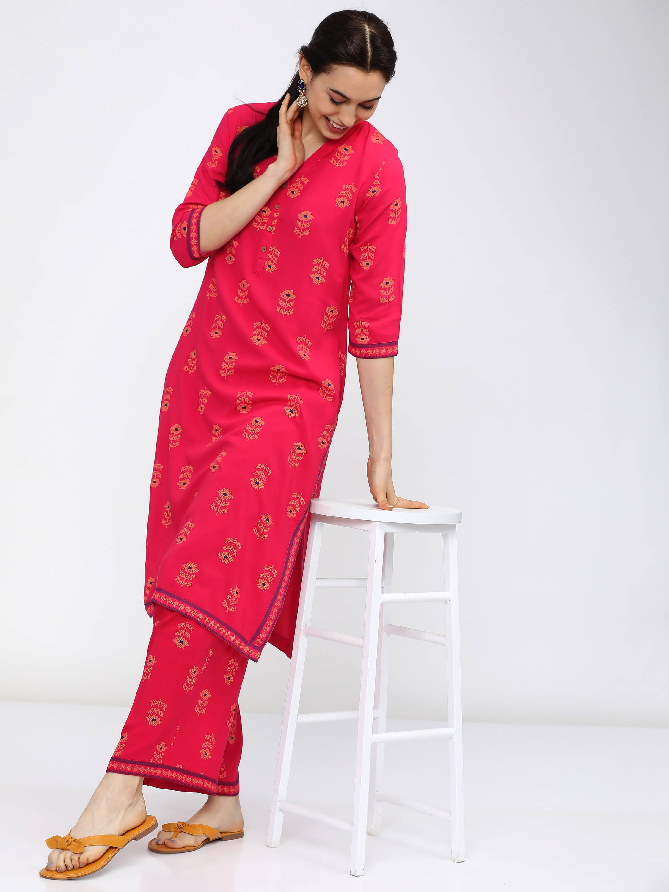     			Vishudh Women Viscose Self Design Straight Kurti With Palazzo ( Pink )