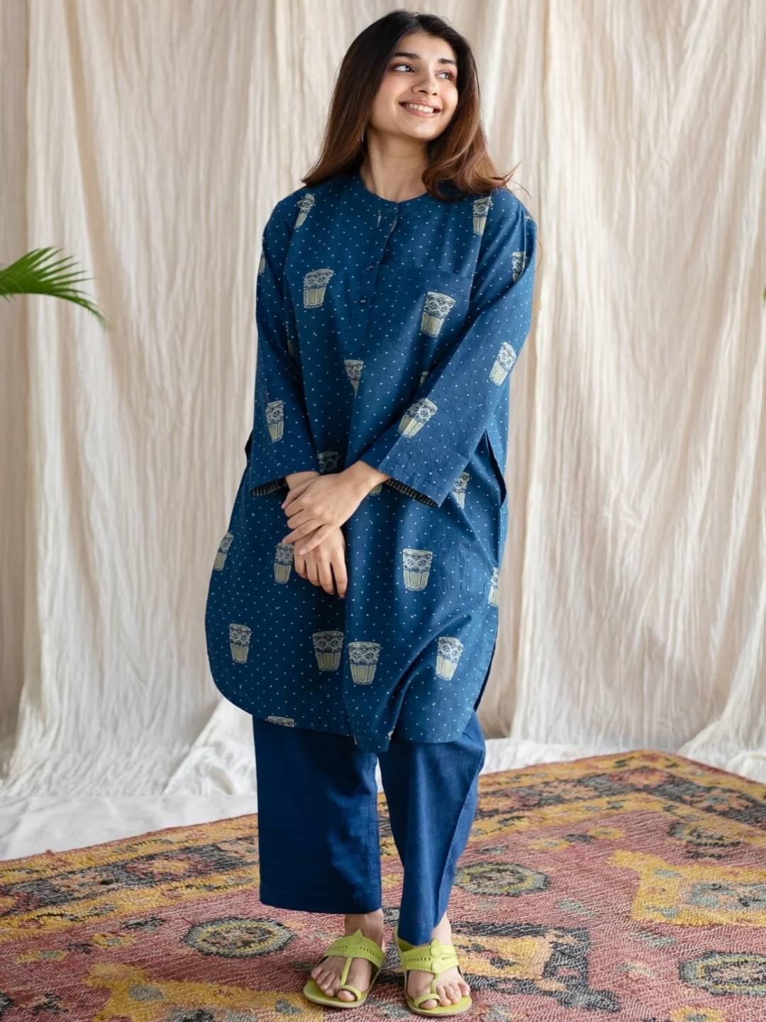     			YAGNIK FASHION Women Rayon Self Design A-line Kurti With Pants ( Blue )