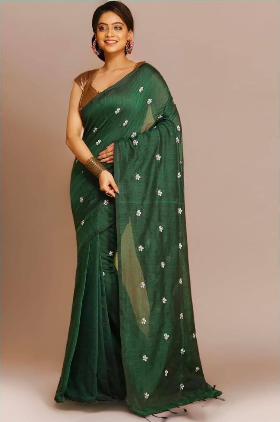 BRYNBRIT Cotton Blend Embroidered Chanderi saree With Unstitched Blouse Piece ( Coral ) BRYNBRIT Cotton Blend Embroidered Chanderi saree With Unstitched Blouse Piece ( Coral )
