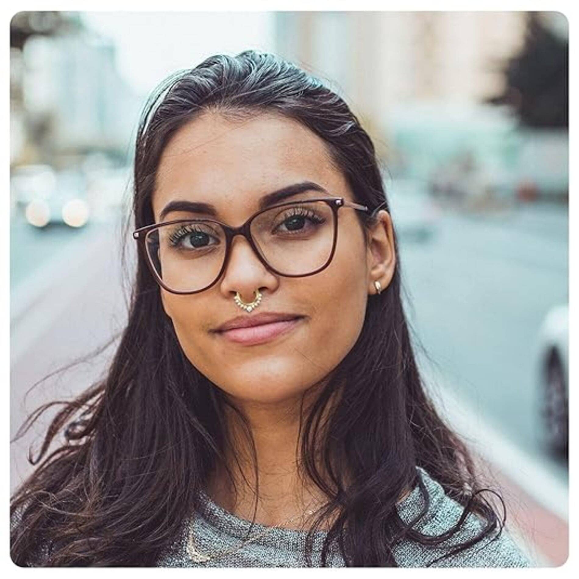 INKO & CO Elegant Gold-Tone Septum Nose Ring with Crystal Detailing – Non-Piercing Clip-On INKO & CO Elegant Gold-Tone Septum Nose Ring with Crystal Detailing – Non-Piercing Clip-On