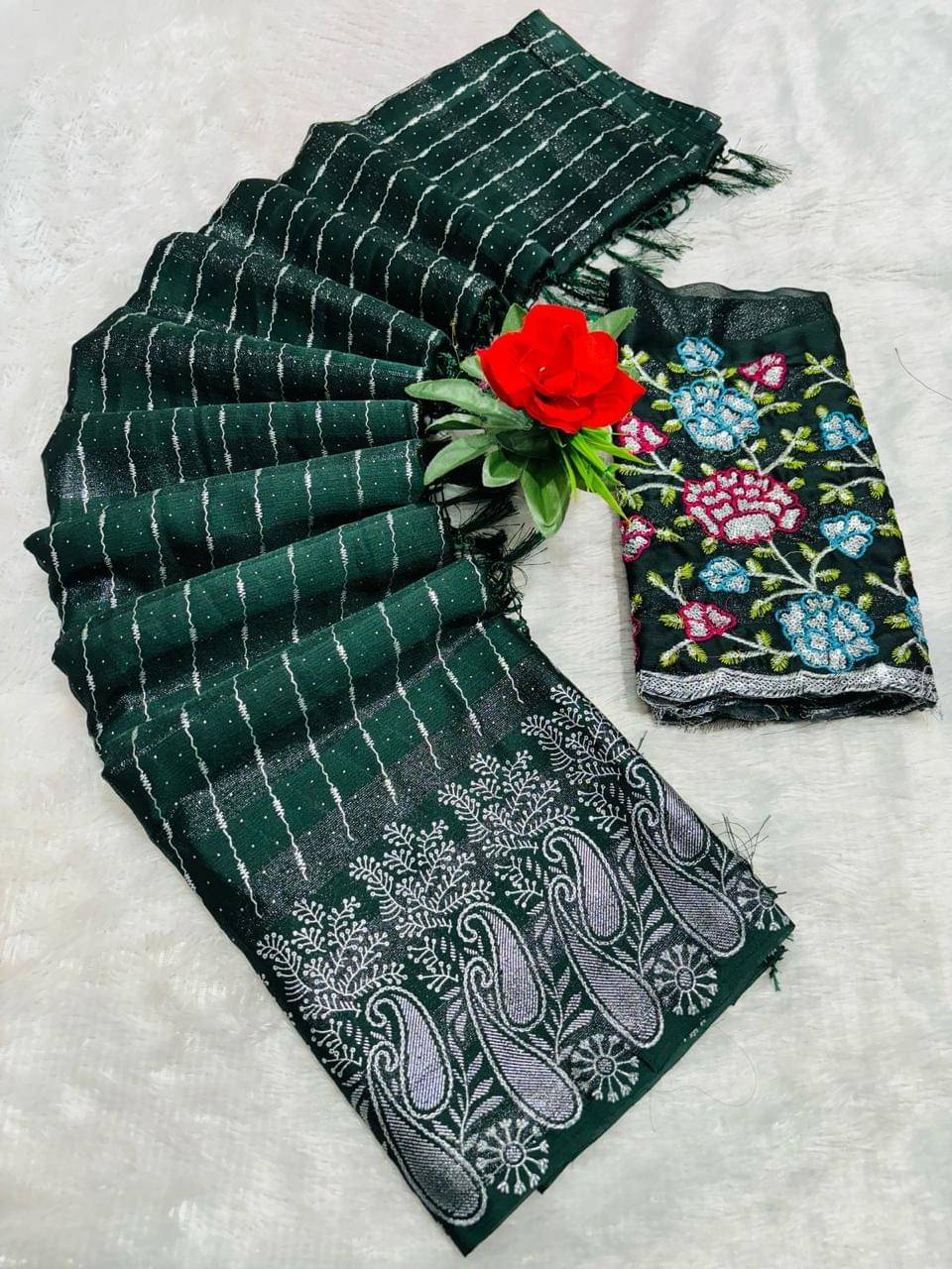 SHRIMORI Georgette Embellished Maheshwari Saree With Unstitched Blouse Piece ( Green ) SHRIMORI Georgette Embellished Maheshwari Saree With Unstitched Blouse Piece ( Green )