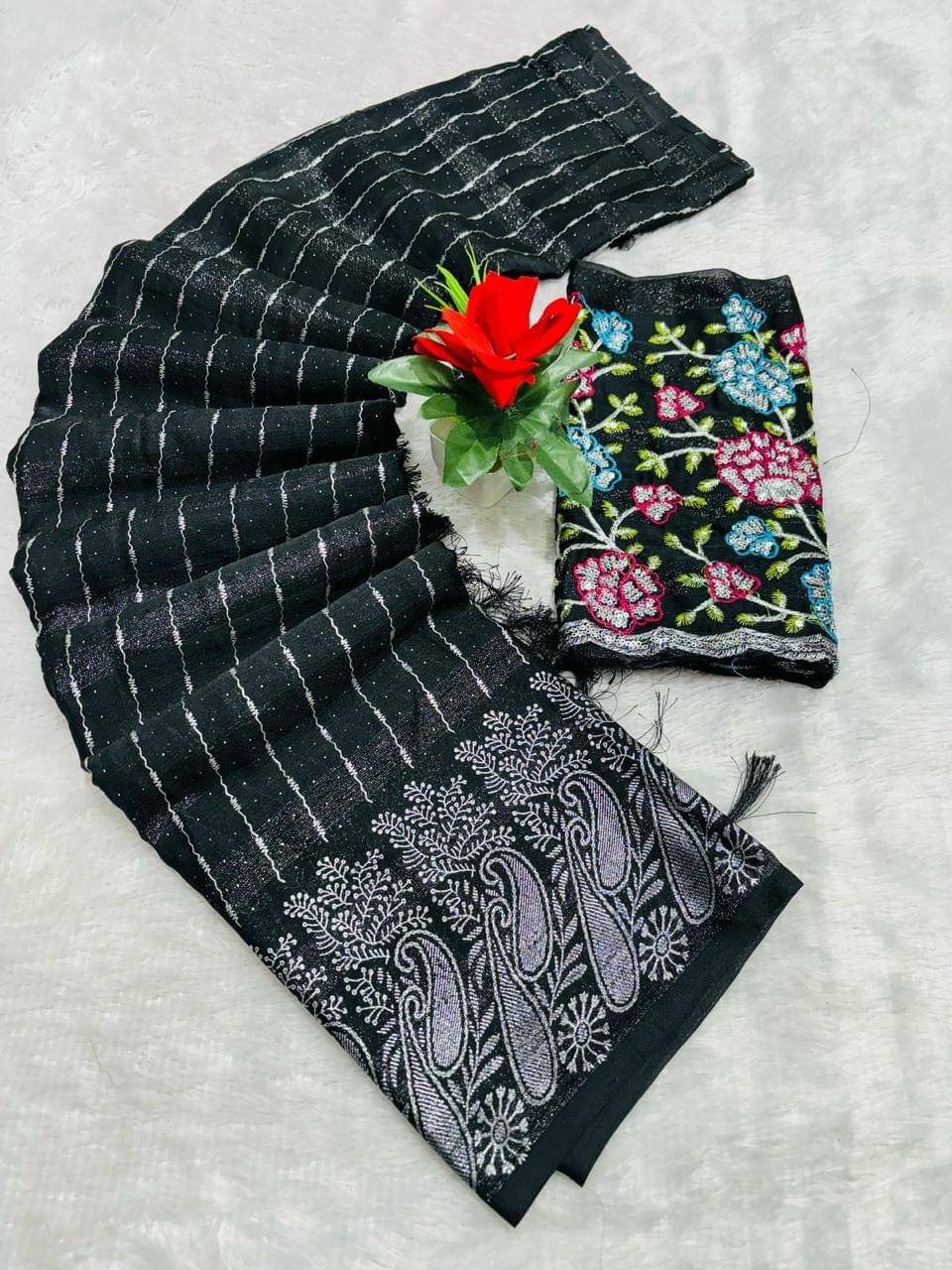 SHRIMORI Georgette Embellished Maheshwari Saree With Unstitched Blouse Piece ( Black ) SHRIMORI Georgette Embellished Maheshwari Saree With Unstitched Blouse Piece ( Black )