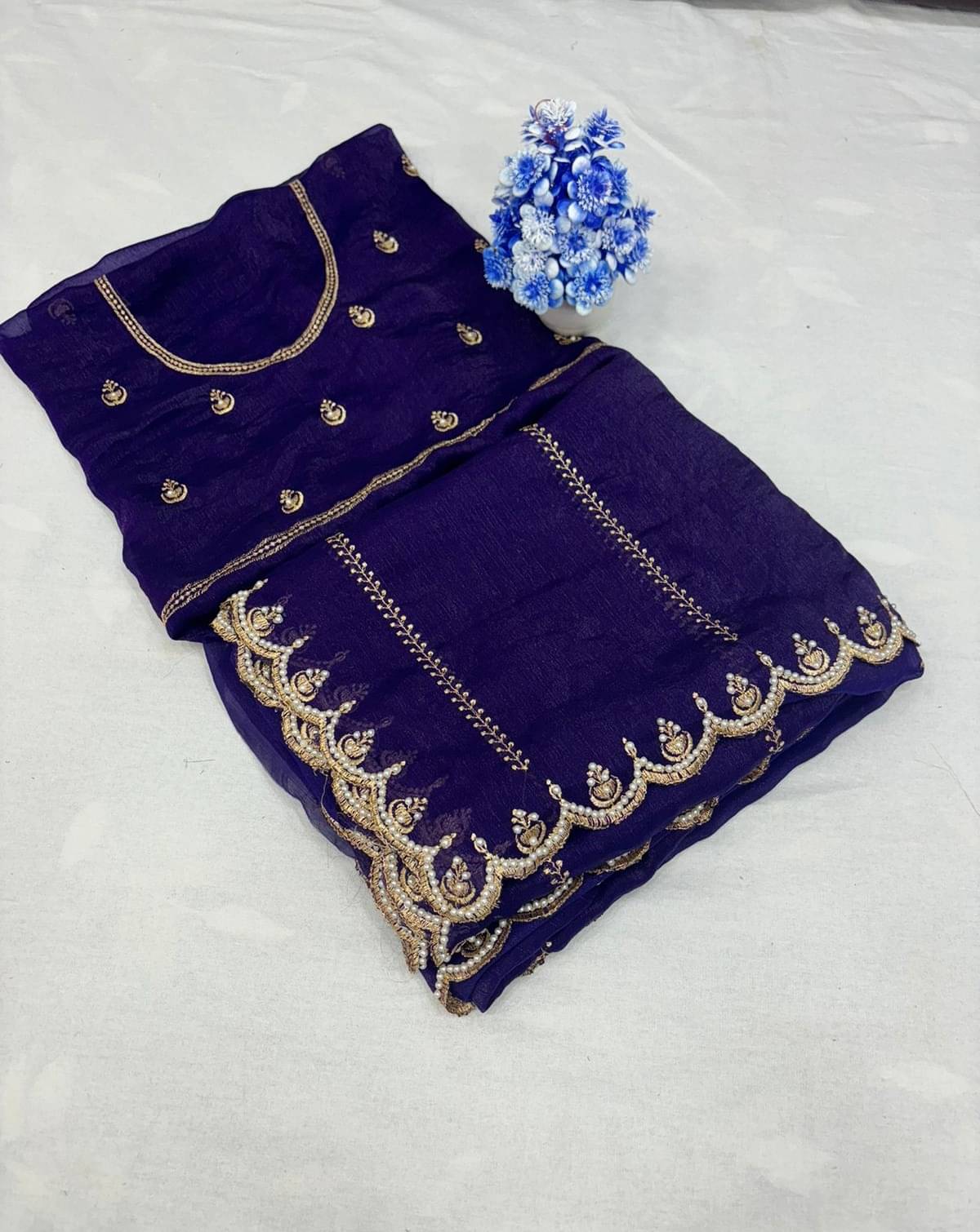     			SHRIMORI Silk Blend Embellished Maheshwari Saree With Unstitched Blouse Piece ( Purple )