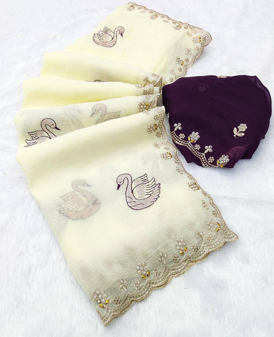     			Sanjana Silk Chanderi Embellished Chanderi saree With Unstitched Blouse Piece ( White )