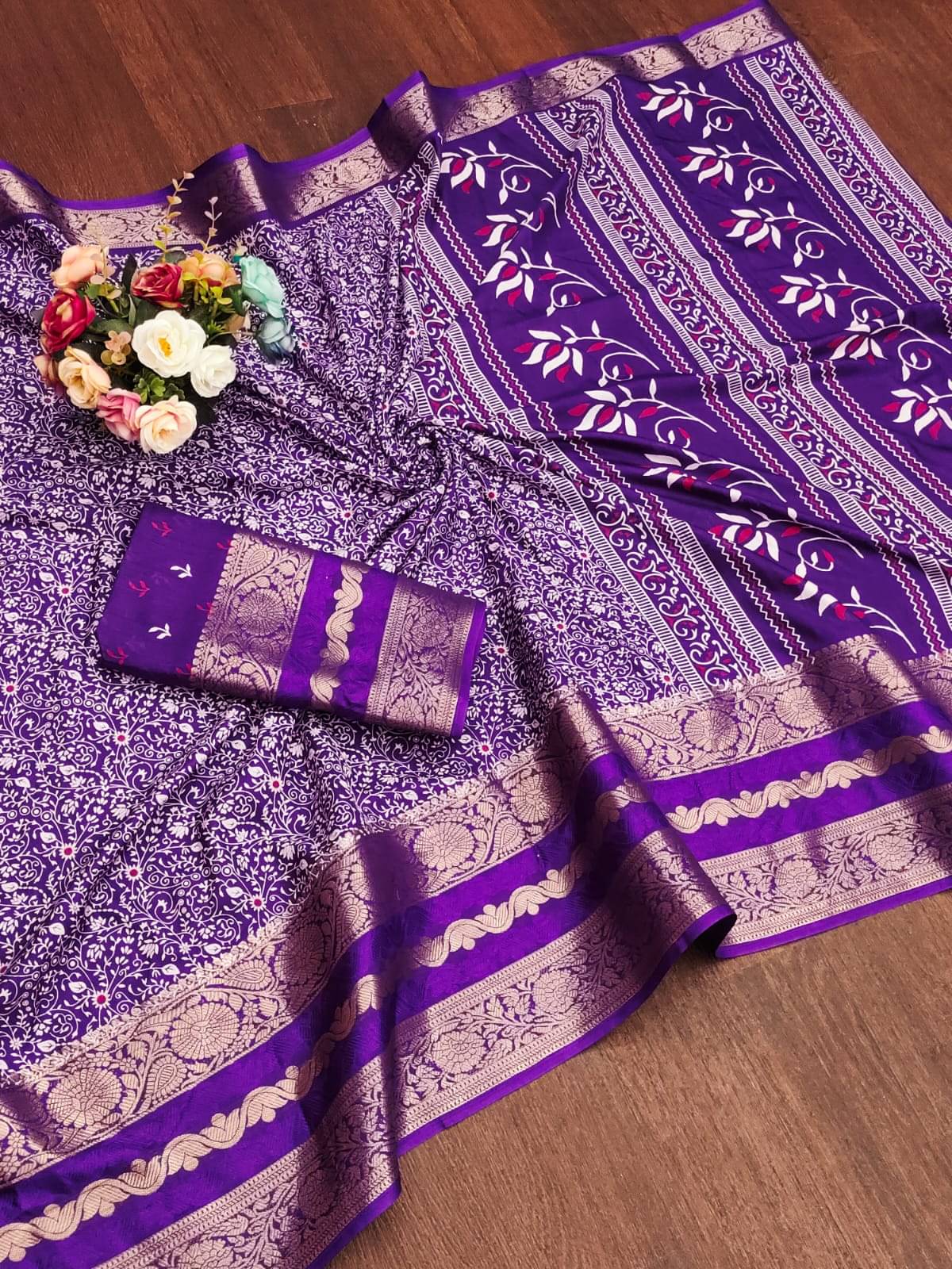     			Sanjana Silk Silk Blend Embellished Banarasi saree With Unstitched Blouse Piece ( Purple )