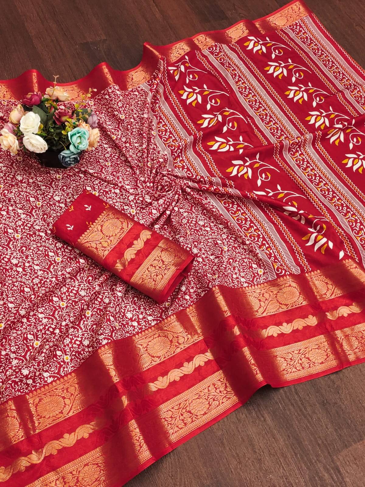     			Sanjana Silk Silk Blend Embellished Banarasi saree With Unstitched Blouse Piece ( Red )