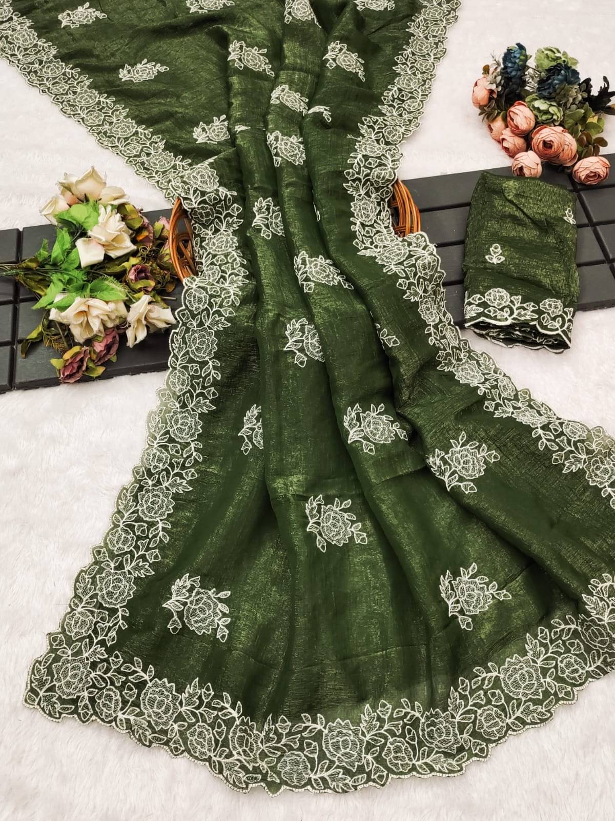 Sanwariya Silk Silk Blend Embellished Maheshwari Saree With Unstitched Blouse Piece ( Green ) Sanwariya Silk Silk Blend Embellished Maheshwari Saree With Unstitched Blouse Piece ( Green )