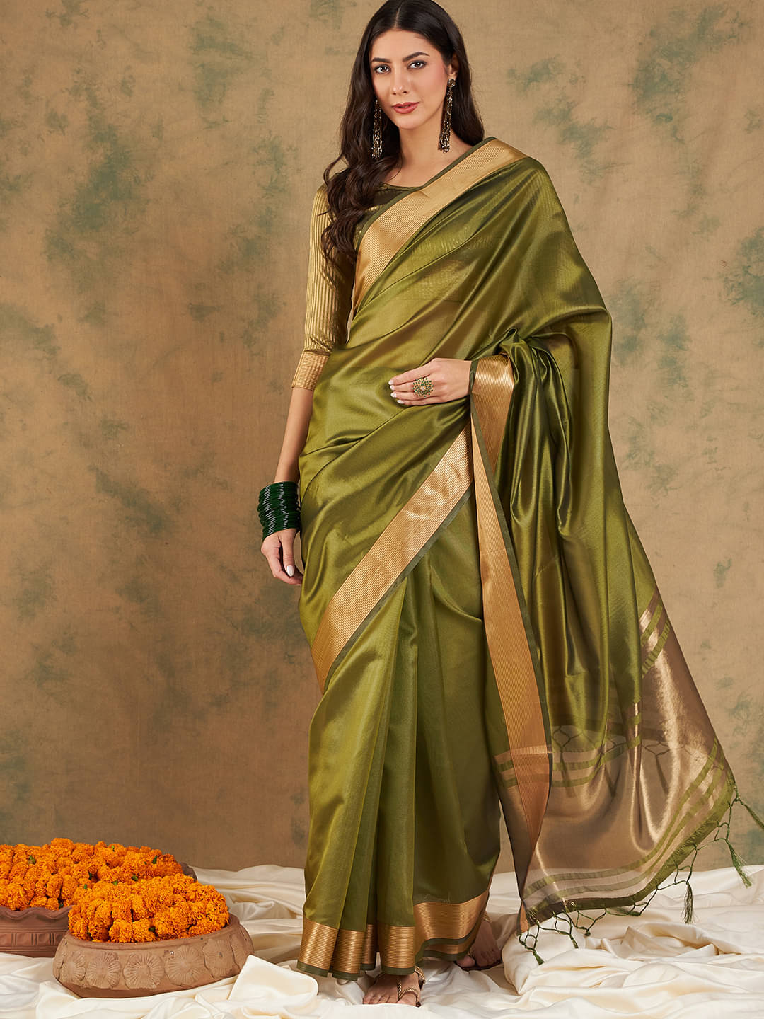     			Shree Mahantam Organza Embellished Banarasi saree With Unstitched Blouse Piece ( Green )