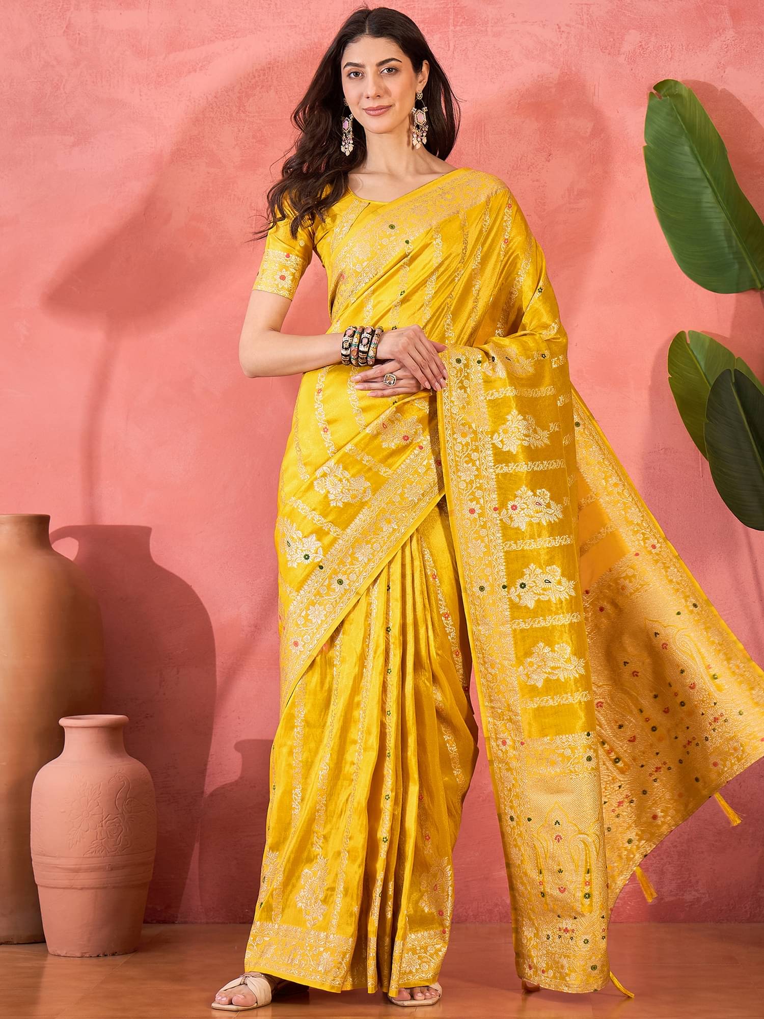     			Shree Mahantam Shimmer Embellished Banarasi saree With Unstitched Blouse Piece ( Yellow )