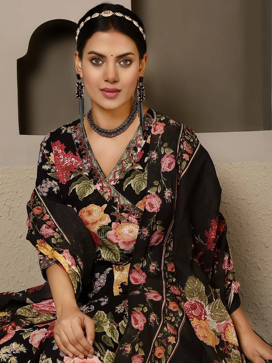 Gulmohar Jaipur Women Cotton Printed Flared Kurti With Palazzo ( Black )     			Gulmohar Jaipur Women Cotton Printed Flared Kurti With Palazzo ( Black )