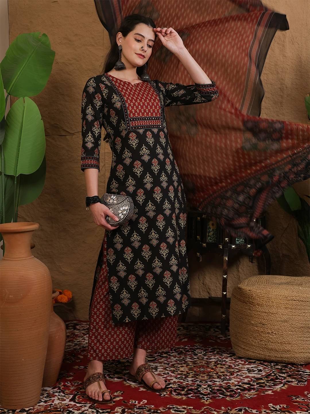     			Gulmohar Jaipur Women Cotton Self Design Straight Kurti With Palazzo ( Black )