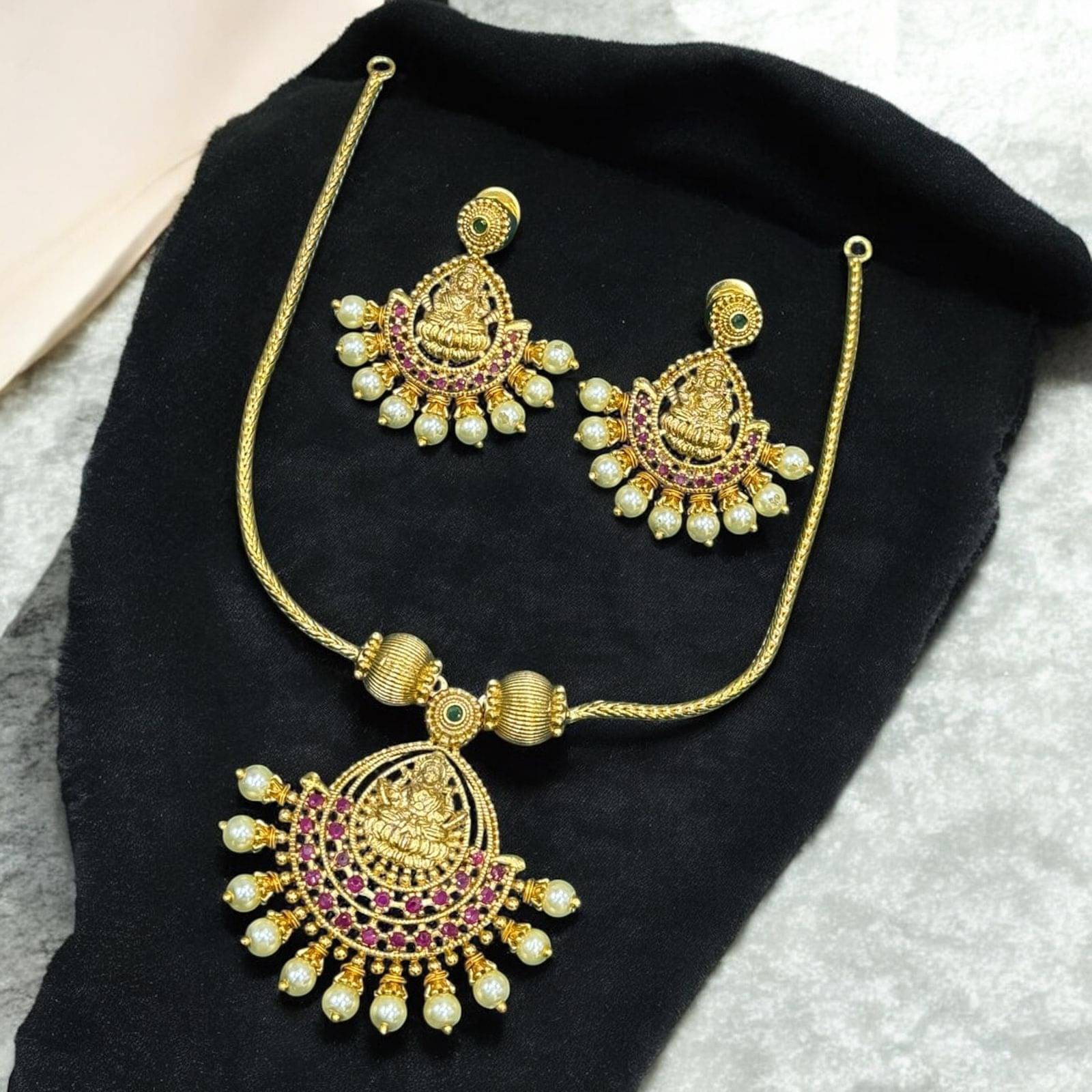     			KC JEWELS Multi Color Brass Necklace Set ( Pack of 1 )