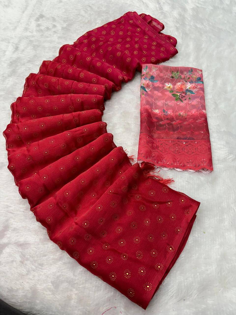 Elite Fashion Chiffon Embroidered Regular Saree With Unstitched Blouse Piece ( Red )     			Elite Fashion Chiffon Embroidered Regular Saree With Unstitched Blouse Piece ( Red )