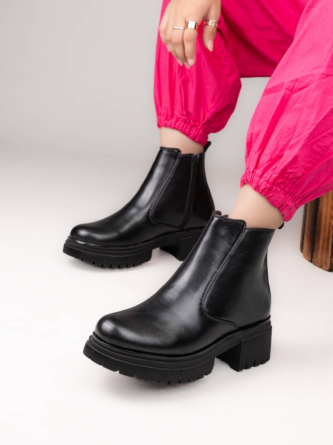     			Fentacia Black Women's Ankle Length Boots