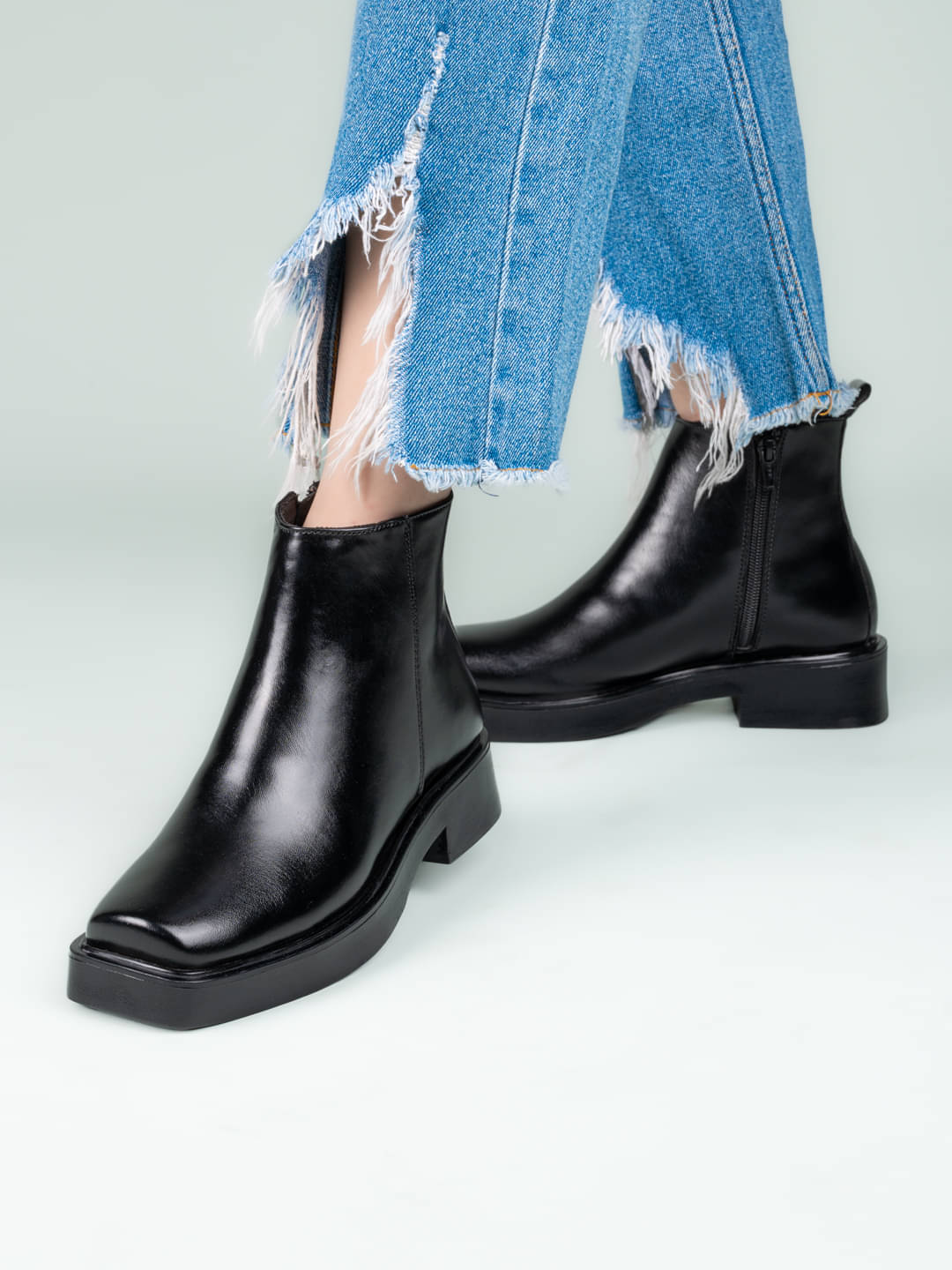     			Fentacia Black Women's Ankle Length Boots