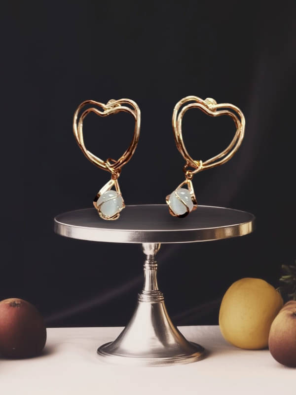     			Misa Golden Drop Earrings ( Pack of 1 )