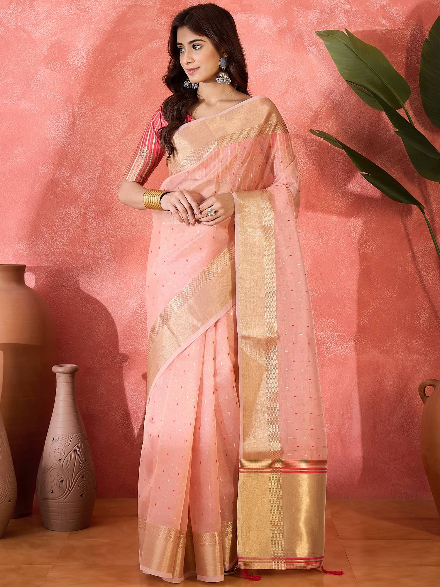     			Shree Mahantam Organza Applique Banarasi saree With Unstitched Blouse Piece ( Peach )