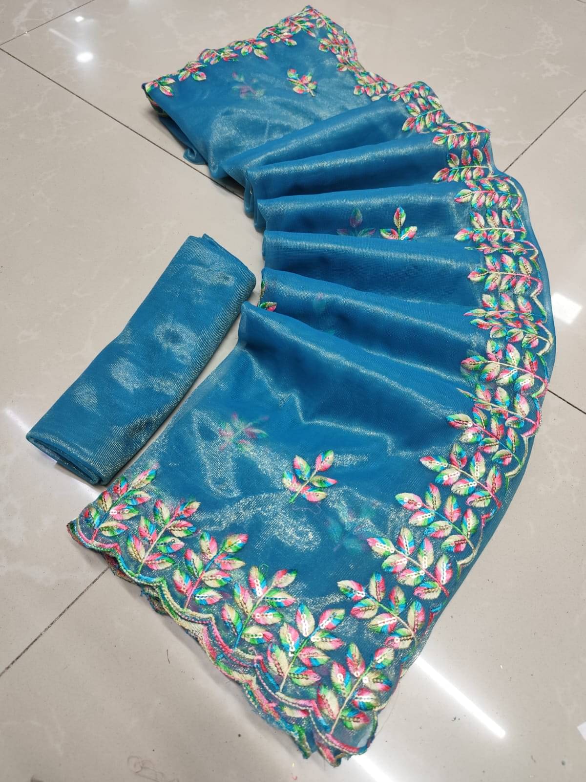     			Avenue Creation Net Solid Regular Saree With Unstitched Blouse Piece ( Turquoise )