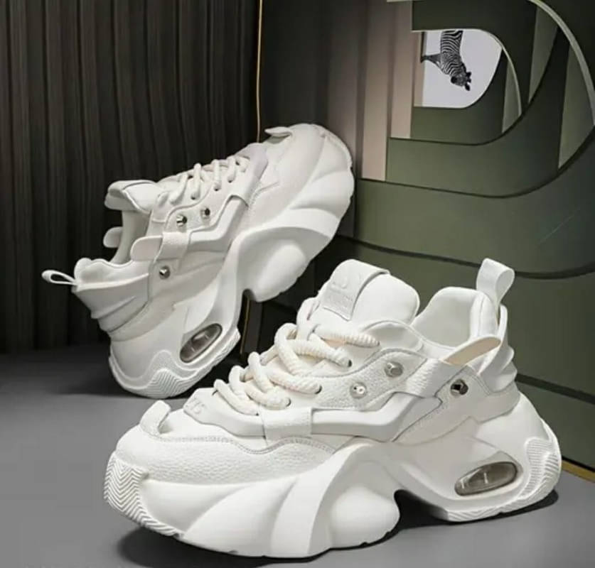     			Bolinzer White Men's Outdoor Shoes