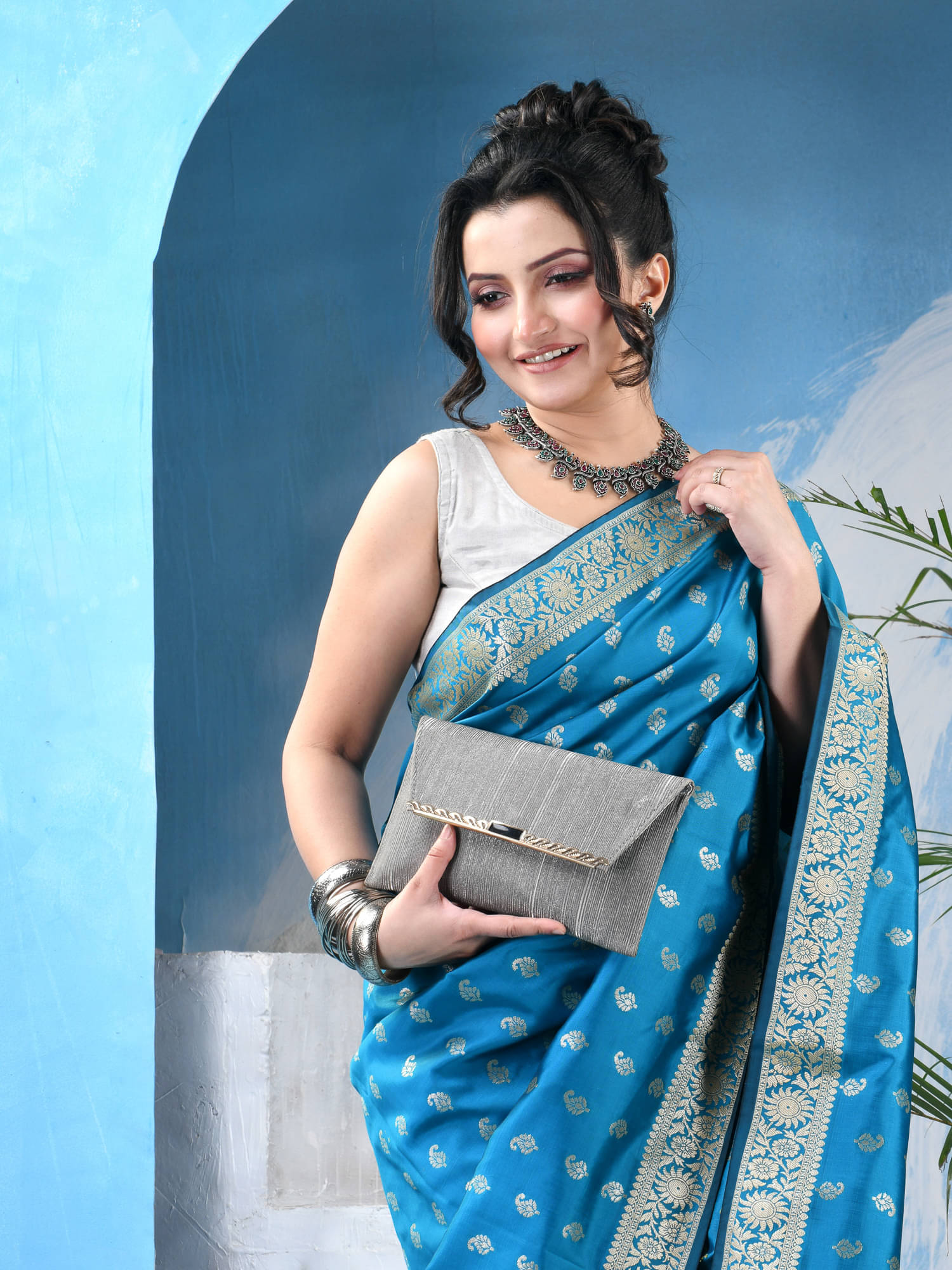 Desh Bidesh Georgette Self Design Kanjeevaram Sarees With Unstitched Blouse Piece ( Blue ) Desh Bidesh Georgette Self Design Kanjeevaram Sarees With Unstitched Blouse Piece ( Blue )