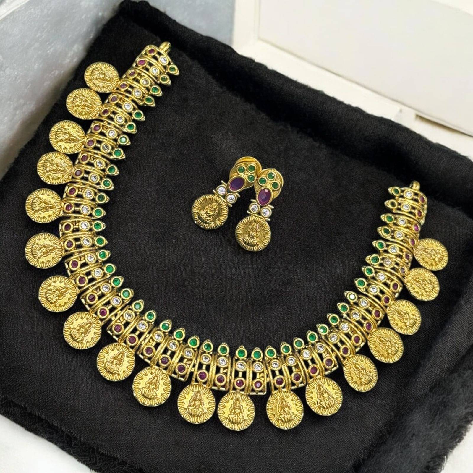     			KC JEWELS Multi Color Brass Necklace Set ( Pack of 1 )