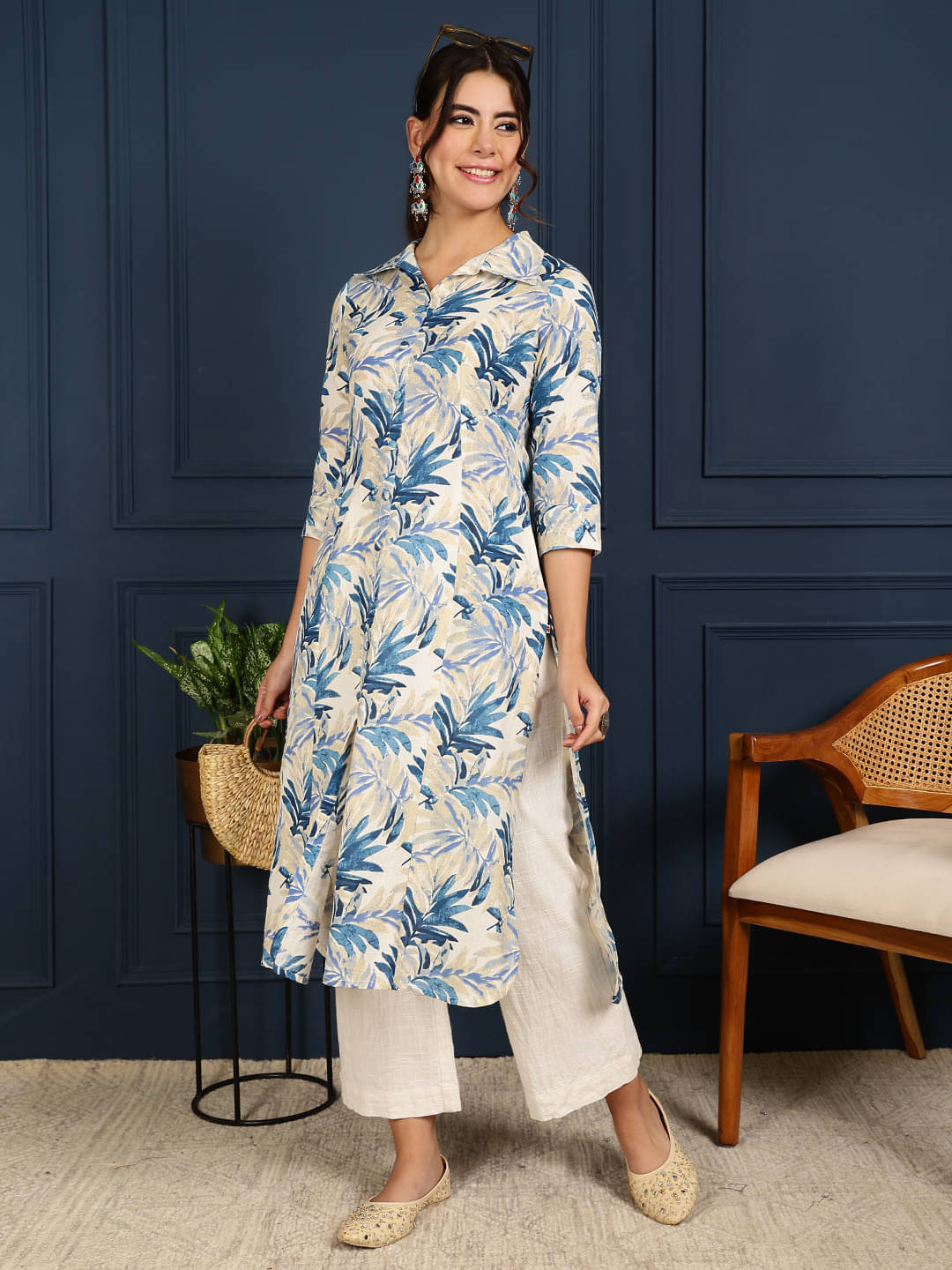 Gulmohar Jaipur Women Cotton Blend Printed Straight Kurti ( Blue ) Gulmohar Jaipur Women Cotton Blend Printed Straight Kurti ( Blue )