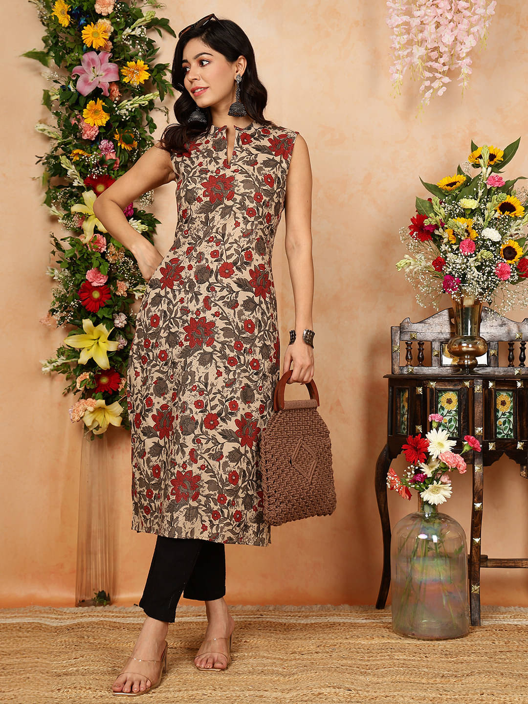 Gulmohar Jaipur Women Viscose Rayon Printed Straight Kurti ( Brown ) Gulmohar Jaipur Women Viscose Rayon Printed Straight Kurti ( Brown )