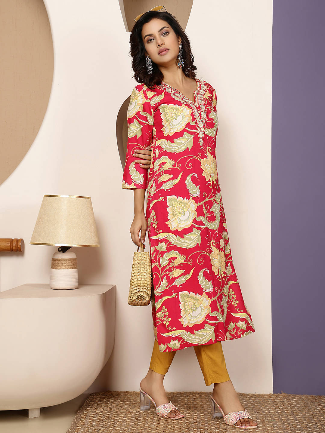 Gulmohar Jaipur Women Viscose Rayon Printed Straight Kurti ( Pink ) Gulmohar Jaipur Women Viscose Rayon Printed Straight Kurti ( Pink )