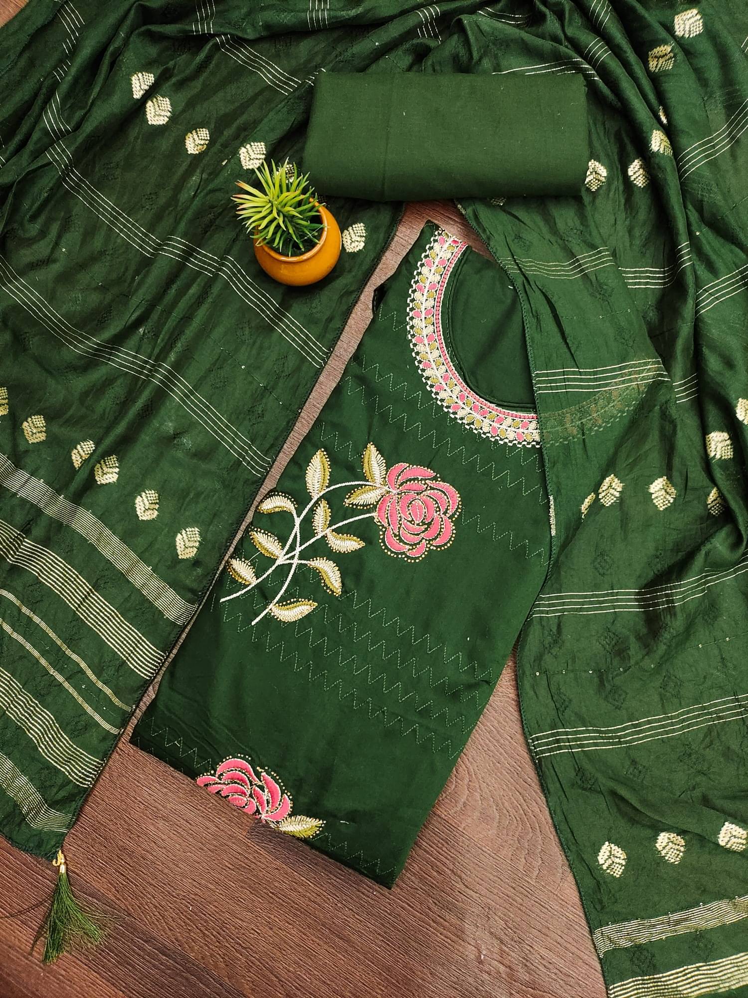     			Panbai sarees Women Cotton Blend Unstitched Dress Material ( Green )