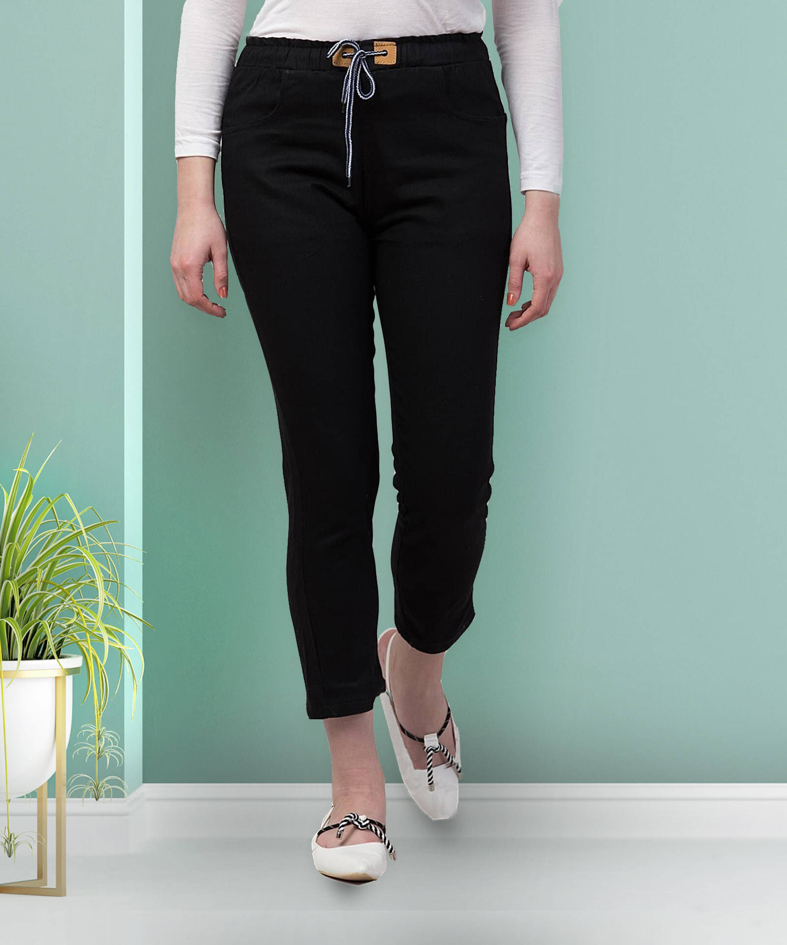     			Coutume Collections Women's Boyfriend Fit Mid-Rise Jeans ( Black )