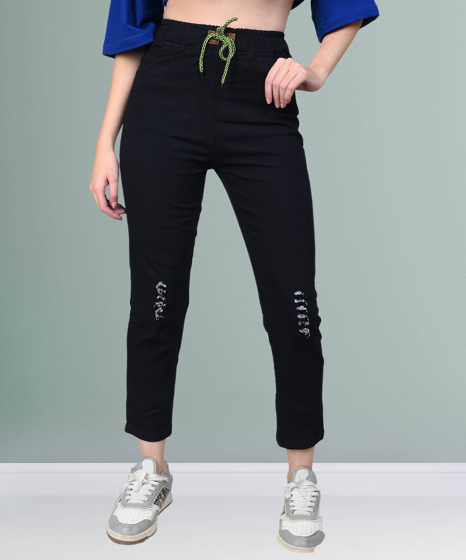     			Coutume Collections Women's Tapered Fit Mid-Rise Jeans ( Black )